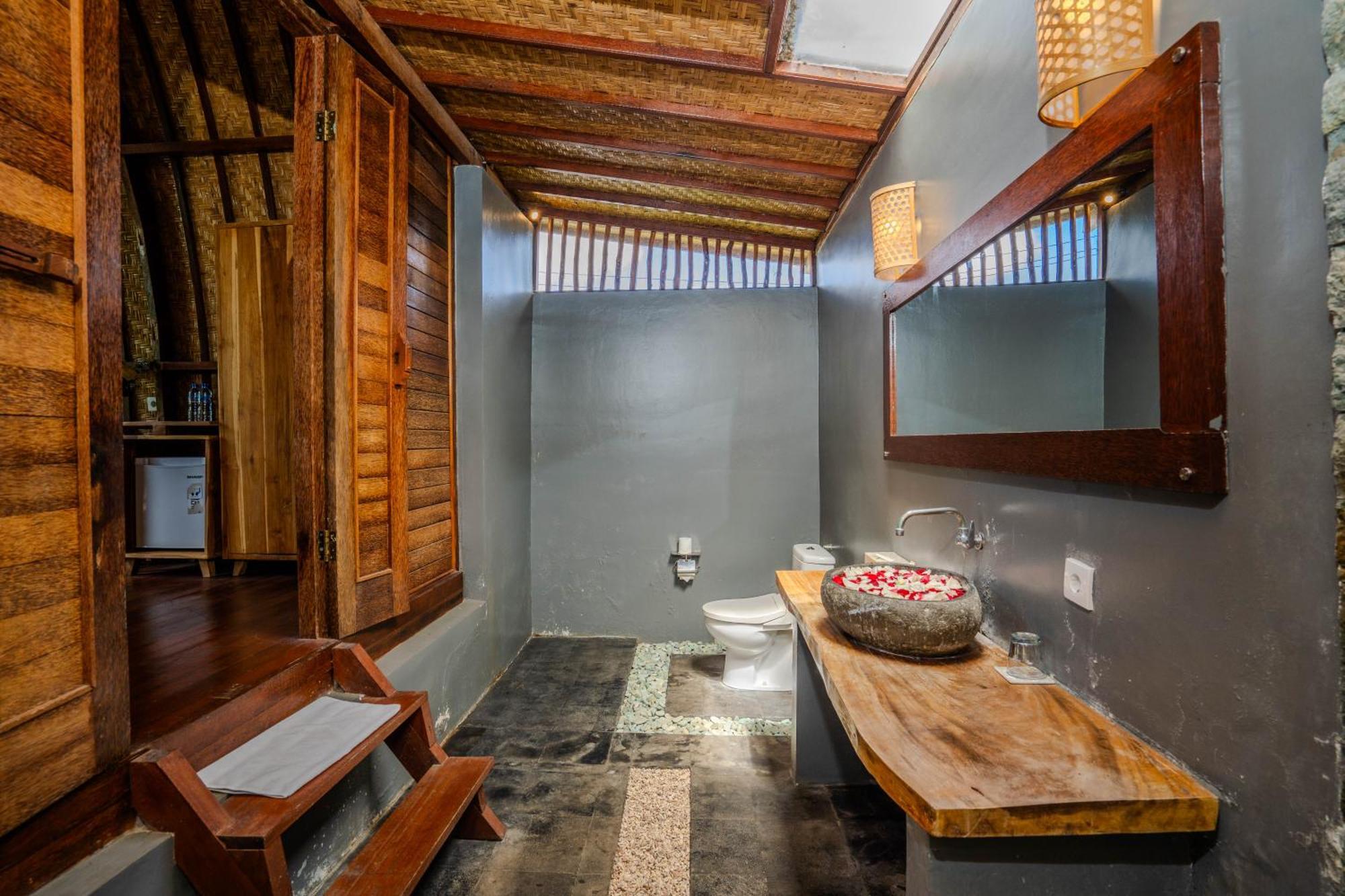 Lumbung Bukit Resort Uluwatu Exterior photo
