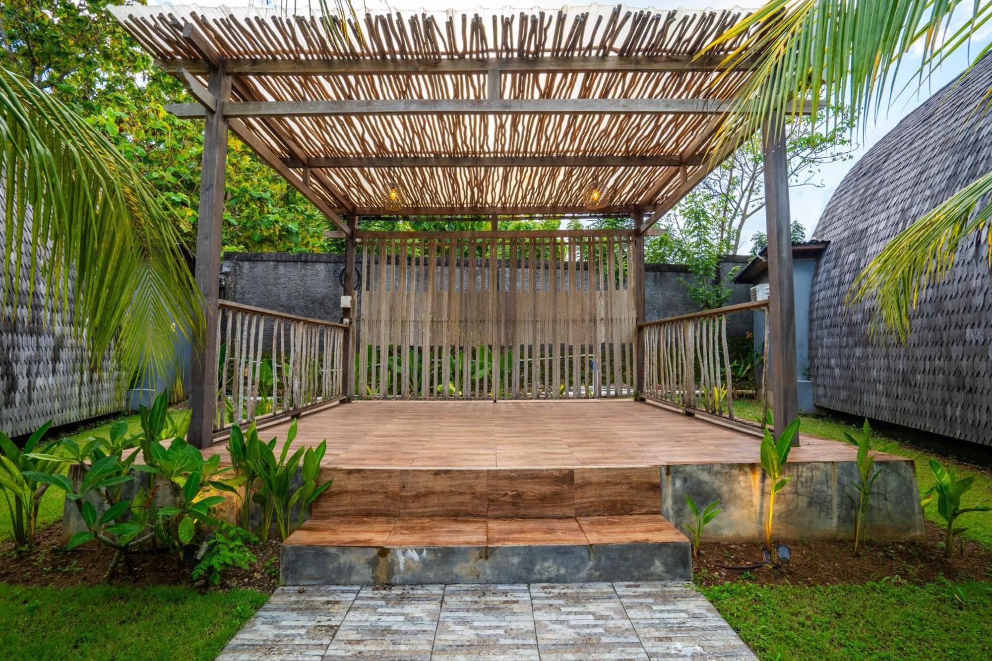 Lumbung Bukit Resort Uluwatu Exterior photo